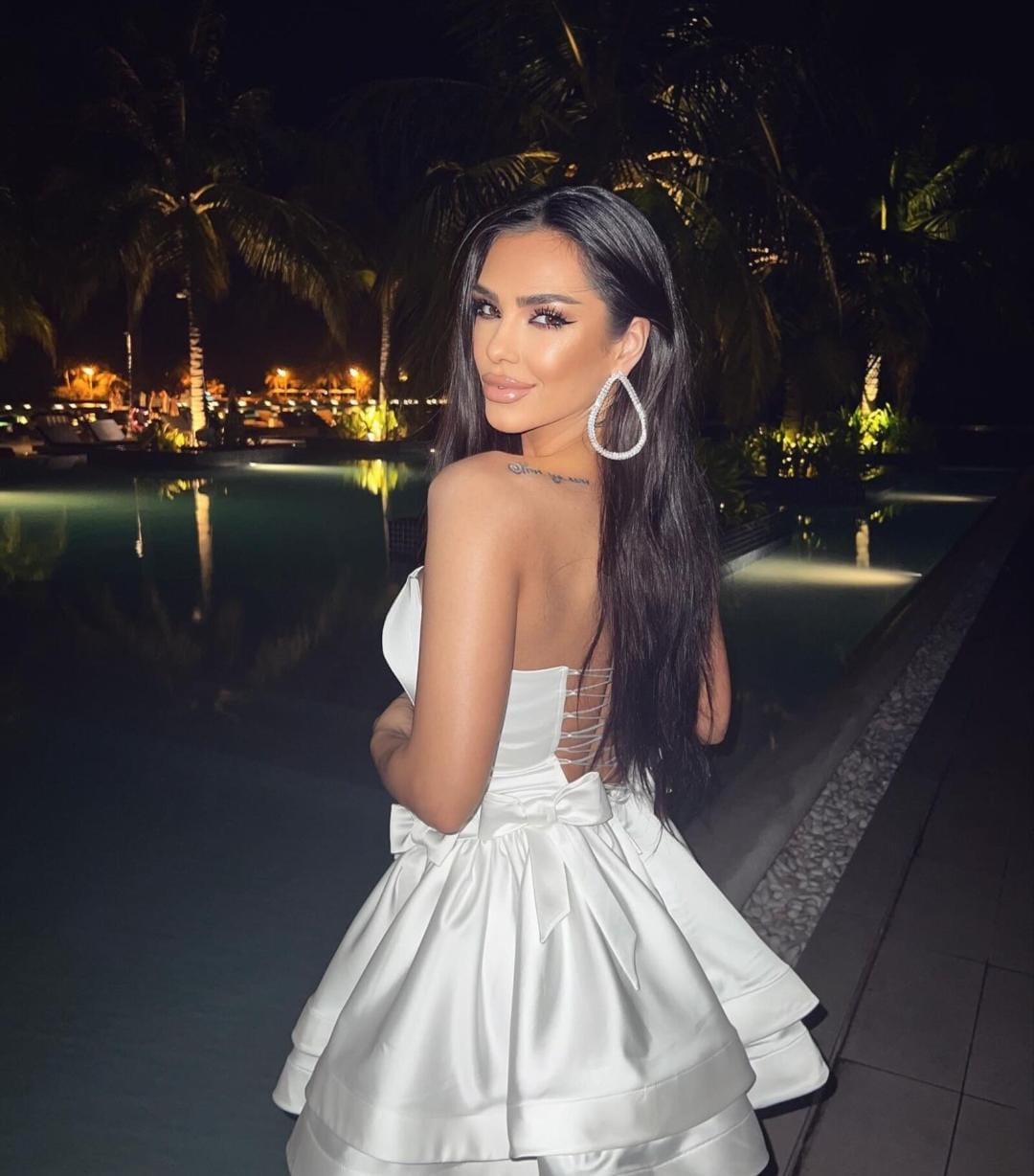 Escort - NICOLE - Ibiza Tops